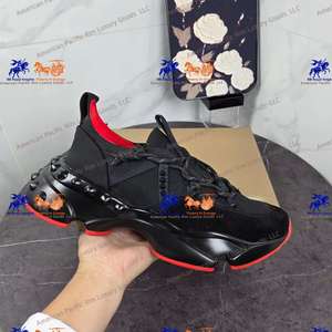Zapatillas Deportivas Negras para Hombre con Suela con Tachuelas y Detalles Rojos para un Estilo Casual y Urbano - Product Image 1