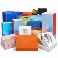 Boîte cadeau en carton ondulé avec pelliculage mat, impression flexo couleur, logo personnalisé pour présentation en magasin