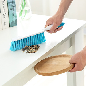 Cepillo de limpieza para el hogar con mango largo y cerdas de nailon para sofá y dormitorio - Product Image 4