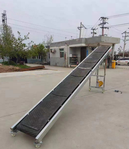 Изготовленный на заказ регулируемый по высоте ленточный плоский конвейер с колесами - Product Image 3