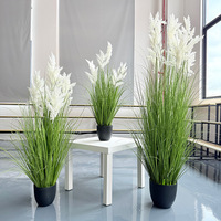 Grande plante artificielle d'herbe de la pampa en pot, fausse herbe de la pampa séchée avec des plumes douces pour la décoration bohème de la maison, du bureau et du salon