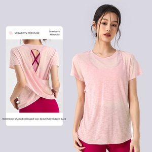 Camiseta de yoga para mujer al por mayor con espalda cruzada y aberturas, cuello redondo, manga corta transparente, top deportivo de secado rápido y ligero para Pilates - Product Image 1
