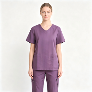Ensemble de Blouse et Pantalon Médical Personnalisé OEM pour Femme, Col V Superposé, Multi-Poches, Pantalon Cargo Zippé, Uniforme de Travail Médical pour Clinique et Soins de Santé - Product Image 3