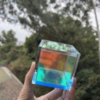 Cube de boîte d'affichage acrylique coloré arc-en-ciel irisé pour la décoration intérieure