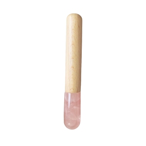 ไม้กดจุดนวดคริสตัลสีชมพูพร้อมด้ามจับไม้  เครื่องมือนวด  เครื่องมือสปา - Product Image 1