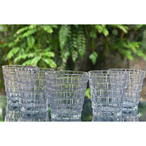 Verre à eau moderne transparent de qualité supérieure avec motif architectural en grille |   Verres à whisky de luxe pour cocktails 280 ml, lavables au lave-vaisselle, réutilisables - Product Image 3