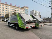 Camion de transport de déchets Dongfeng 4x2 avec boîte de vitesses manuelle, compacteur hydraulique de 7 mètres cubes, chargeur arrière pour les déchets urbains