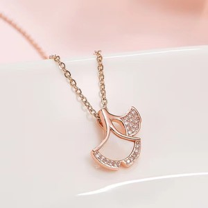 Collar con colgante de hoja de ginkgo en aleación de cobre, oro rosa, con engaste pavé, cadena para clavícula, para mujer, regalo, joyería. - Product Image 2