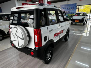 Mini Auto Eléctrico de Fábrica Shandong, Vehículo de Nueva Energía, Motor de 1500W, Batería de Iones de Litio Ternaria, Blanco, 1-200km/h - Product Image 3