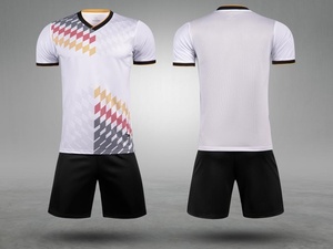 Voetbalshirt bedrukt met meerdere kleuren, sneldrogend, ademend, milieuvriendelijk, op maat gemaakt, professioneel trainingsclubuniform, korte mouw - Product Image 3