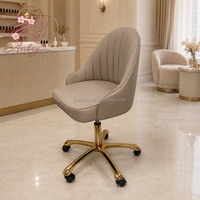 Chaise de technicien moderne en cuir PU réglable, tabouret pivotant à roulettes avec base en métal doré, chaise de réception pour salon de manucure et spa