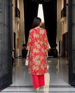 Elegante Conjunto de Kurta y Pantalón de Rayón Rosa Coral de Secado Rápido con Cuello, Tela Ligera y Transpirable, Cómodo para Oficina o Uso Casual - Product Image 4