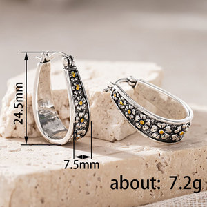 Orecchini a polsino a forma di margherita per donna, design floreale artistico, gioielli di nicchia in stile bohémien - Product Image 4