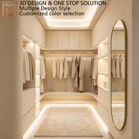 Armoire sur mesure de luxe moderne en contreplaqué crème, suspendue, autoportante, du sol au plafond, intégrée avec miroir