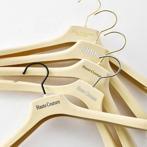 Custom di <span class=keywords><strong>lusso</strong></span> nero Beige bianco di plastica floccante appendiabiti floccato appendiabiti felpe gonna velluto <span class=keywords><strong>grucce</strong></span> con logo - Product Image 6