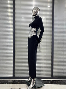 Abito Fasciante <span class=keywords><strong>Nero</strong></span> di Alta Qualità con Collo Alto, <span class=keywords><strong>Maniche</strong></span> <span class=keywords><strong>Lunghe</strong></span> e Borchie in Strass - Product Image 3
