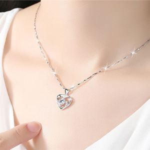 Collier Pendentif Cœur Classique en Alliage de Zinc Plaqué Or Antique, Cadeau Romantique pour Femme, Vente en Gros, Anniversaire - Product Image 4