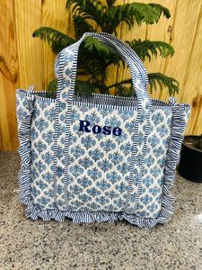 Bolso tote de algodón con volantes bordados de alta demanda, bolsos de hombro acolchados para mujer, bolso de mano hecho a mano. - Product Image 2