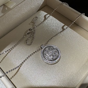 Collar con Colgante de Jarra de Vino de Plata de Ley S925, Diseño de Nicho Moderno y Resistente, de Alta Gama para Cadenas de Suéter - Product Image 4