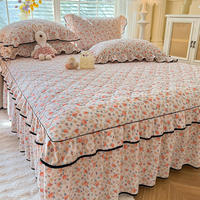 Parure de lit matelassée en microfibre de polyester lavée, imprimé floral, avec jupe de lit bilatérale et taies d'oreiller
