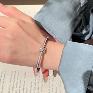 กำไลข้อมือแฟชั่นผู้หญิงคุณภาพสูงปี 2026 หรูหรา กันน้ำ ชุบทอง 18k สแตนเลสประดับเพชร CZ - Product Image 4
