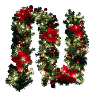 Guirlande de Noël HIIXHC illuminée, 9 pieds, en PVC, plantes artificielles, <span class=keywords><strong>vigne</strong></span> de fleurs, poinsettia, boules rouges, décorations extérieures pré-éclairées - Product Image 1