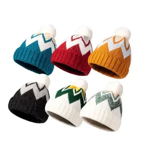 2022 Logo personalizzato berretto invernale lavorato a maglia Unisex con palla di pelo donna uomo inverno caldo berretto lavorato a maglia a coste