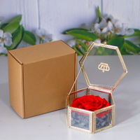 Fleur éternelle Rose Couronne à six faces Bord en métal Boîte-cadeau en verre pour l'obtention du diplôme Saint-Valentin Noël Pâques-Cadeau fête des mères