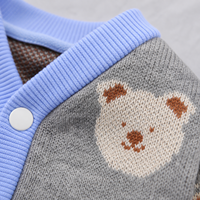 Cardigan tricoté pour chien avec motif ours, fermeture à boutons-pression, pull doux et extensible pour petits chiens, vêtements d'hiver pour animaux de compagnie OEM ODM