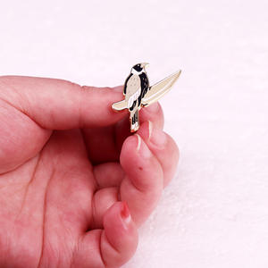 Ekster Met Een Mes Vogel Broche Badge Souvenirs Logo Bedrijf Zakelijke Relatiegeschenken - Product Image 2