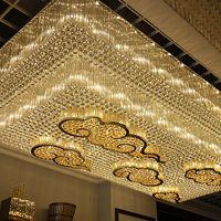 Plafonnier LED contemporain carré en or de luxe, en forme de nuage, avec cristaux, luminaire créatif en cristal pour la décoration de hall d'hôtel