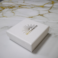 Boîte à bijoux Petite boîte d'expédition en carton kraft avec lamination brillante/mate et gaufrage Recyclable pour l'emballage de bijoux