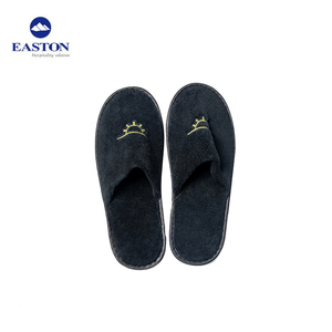 <span class=keywords><strong>Chaussons</strong></span> jetables pour chambre à coucher Easton Hotel Supplies en polaire corail noir - Product Image 1