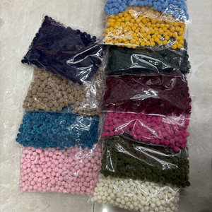 Venta al por Mayor de 500 Piezas de Cuentas de Terciopelo Acrílico de 12 mm, Accesorios Hechos a Mano para Manualidades, Cuentas Redondas de Terciopelo Plástico para Bolsos - Product Image 2