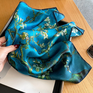 Foulards Carrés en <span class=keywords><strong>Soie</strong></span> <span class=keywords><strong>100</strong></span> % Pure 12 Mommes, Peinture à l'Huile Florale, Design Français, Logo Personnalisé OEM, Vente en Gros pour Femmes - Product Image 4