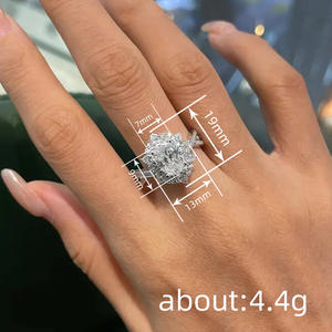 Anello con Diamante Taglio Ovale A160 in Oro Bianco Naturale Colore D Anello di Fidanzamento per Donna - Product Image 4