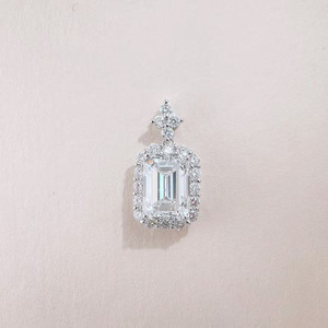 Pendentif unisexe en diamant de laboratoire platine taille émeraude certifié IGI avec pierres latérales, délicat breloque flacon de <span class=keywords><strong>parfum</strong></span> - Product Image 1