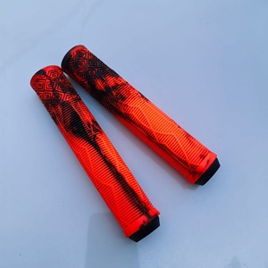 Poignées de vélo multicolores Poignées de guidon en caoutchouc pour <span class=keywords><strong>VTT</strong></span>, souples, confortables et durables, pour scooter et vélo, antidérapantes, pour cyclisme. - Product Image 2