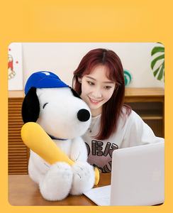 Peluche <span class=keywords><strong>de</strong></span> <span class=keywords><strong>Snoopy</strong></span> con <span class=keywords><strong>Gorra</strong></span> <span class=keywords><strong>de</strong></span> Béisbol, Súper Suave, Novedoso y Creativo, Decoración para Sala <span class=keywords><strong>de</strong></span> Estar, Adorno, Almohada para Dormir - Product Image 2