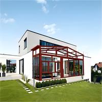 Solarium professionnel en aluminium pour l'extérieur, avec toit triangulaire en verre, cadre de fenêtre personnalisé et design moderne