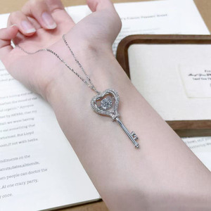 Collier ras du cou ajustable en argent sterling 925 avec diamant de laboratoire unique en forme de cœur battant, <span class=keywords><strong>clé</strong></span> d'amour, pour femme, délicat - Product Image 4