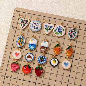 होंगटोंग AC-196 पीतल का नवीनतम डिजाइन स्ट्रॉबेरी उच्च गुणवत्ता वाले फैशन गहने नेकलेस बनाने के लिए आकर्षण - Product Image 2