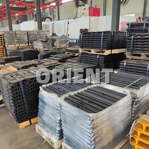 <span class=keywords><strong>Sennebogen</strong></span> S031798 أحذية المسار مكان الانزلاق لرافعة الزاحف - Product Image 2