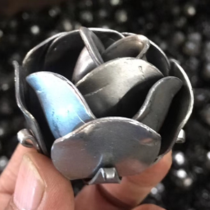 Belle foglie in ferro battuto in acciaio - Product Image 1