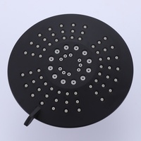 Système de douche noir mat avec plaque de fixation ronde, commandes à double levier, bras courbé, pommeau pluie, jet réglable, douchette à main ronde