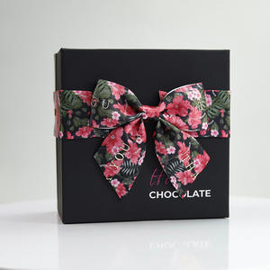 Rubans de satin décoratifs personnalisés imprimés en rose pour emballages cadeaux avec boucle élastique pour l'emballage de chocolats pour la Saint-Valentin - Product Image 1