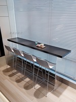 Combinaison de table de bar en acrylique transparent à pieds hauts KTV moderne en bois noir massif pour une utilisation en extérieur pour balcon mural suspendu