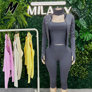 Set Quattro Pezzi in Nylon con Logo Personalizzato - <span class=keywords><strong>Abbigliamento</strong></span> <span class=keywords><strong>Sportivo</strong></span> da <span class=keywords><strong>Donna</strong></span> Ecologico Traspirante con Felpa con Zip, Gilet, Pantaloni Capri e Leggings ad Asciugatura Rapida - Product Image 3
