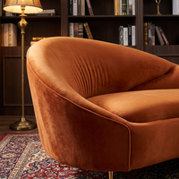 Canapé asymétrique en velours orange, canapé moderne et élégant avec pieds dorés pour hôtel, bibliothèque