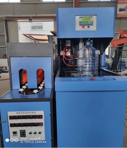 Machine de soufflage de bouteilles PET semi-automatique de 20 litres pour bouteilles d'eau de 5 gallons, prix usine - Product Image 2